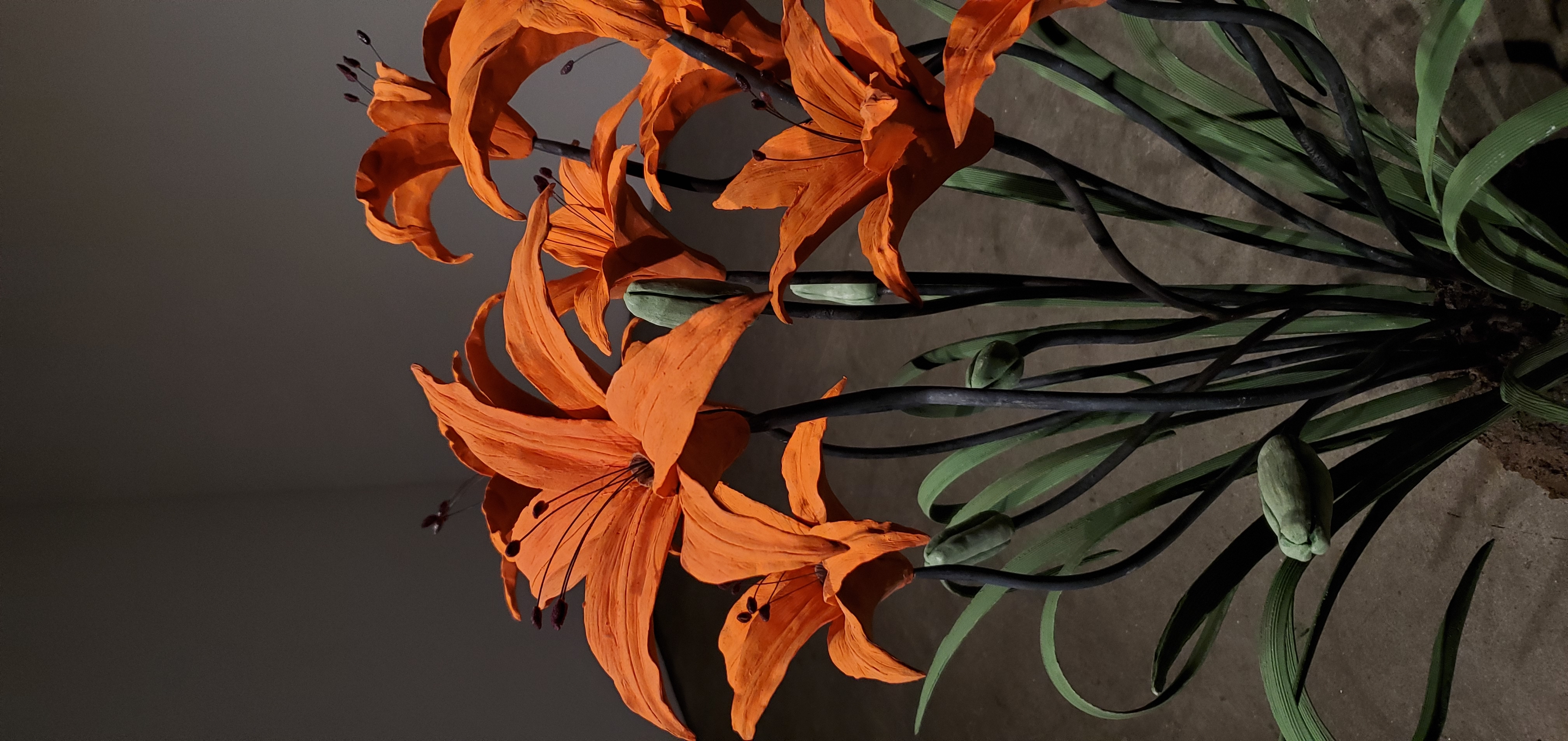ceramic lilies detail