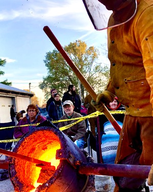 SIU iron pour